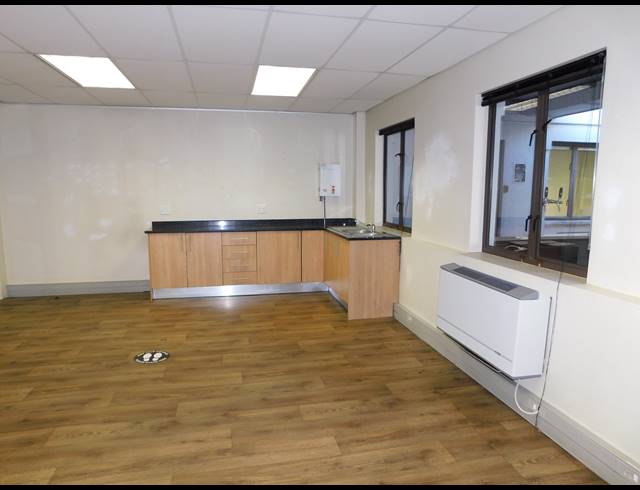 1,578M² OFFICE TO LET IN HYDE PARK